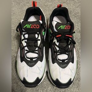 Men’s Nike tennis shoes size 8